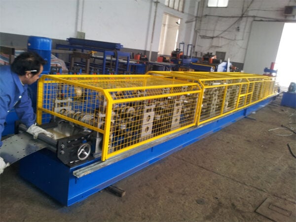Machines de formage de rouleaux pour appareils ménagers