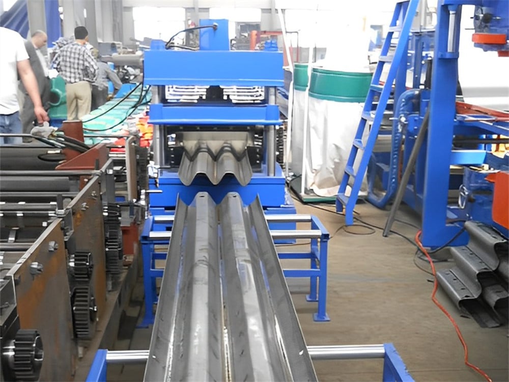 Three Waves Highway Guardrail Machine