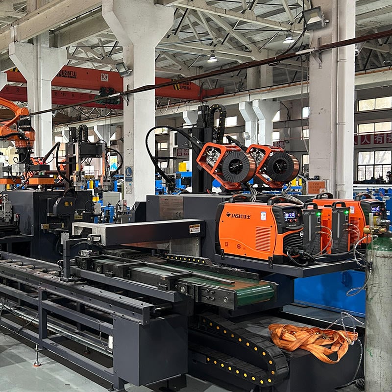 Endüstriyel robot ve metal işleme makineleri