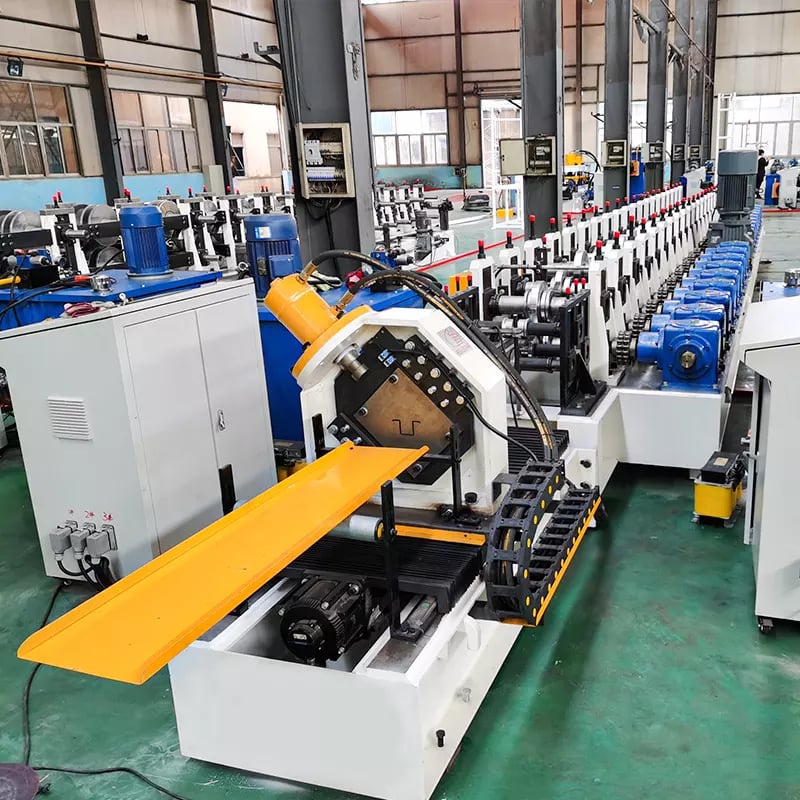 Cutting unit on a metal forming line
