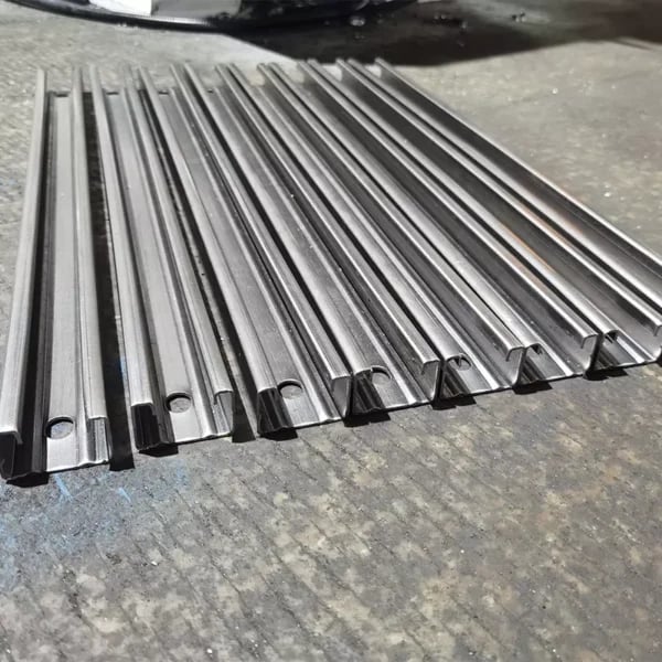 Máquina perfiladora de canales de puntal - Imagen 5